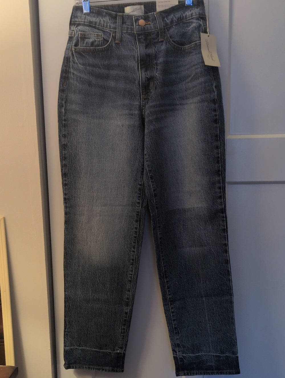 High-Rise Straight Leg Jeans in Washed Blue